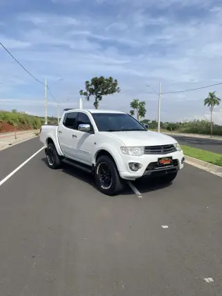 MITSUBISHI L200 TRITON 3.2 HPE 4X4 CD 16V TURBO INTERCOOLER DIESEL 4P AUTOMÁTICO
