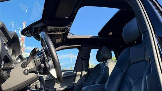 PORSCHE-MACAN-2021