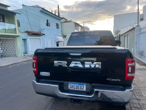 RAM 3500 6.7 I6 TURBO DIESEL LIMITED LONGHORN CD 4X4  AUTOMÁTICO