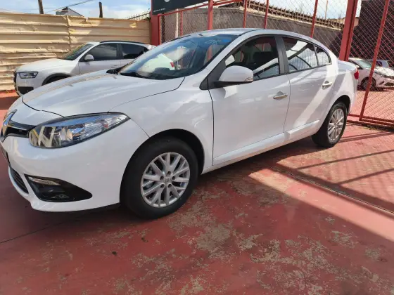 RENAULT FLUENCE 2.0 DYNAMIQUE 16V FLEX 4P AUTOMÁTICO