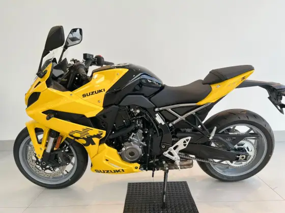 SUZUKI GSX-8R 