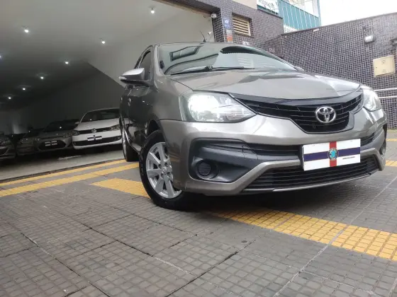TOYOTA ETIOS 1.5 X PLUS SEDAN 16V FLEX 4P AUTOMÁTICO