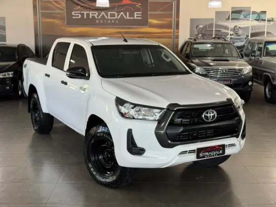 TOYOTA HILUX 2.8 D-4D TURBO DIESEL CD POWER PACK 4X4 MANUAL