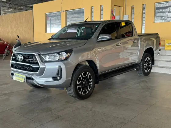 TOYOTA HILUX 2.8 D-4D TURBO DIESEL CD SRV 4X4 AUTOMÁTICO