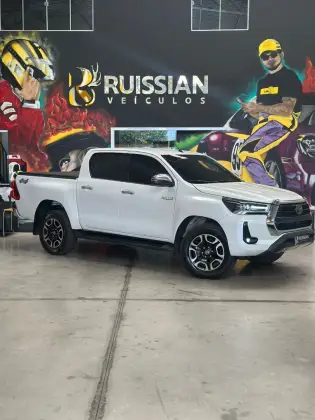 TOYOTA HILUX 2.8 D-4D TURBO DIESEL CD SRX 4X4 AUTOMÁTICO