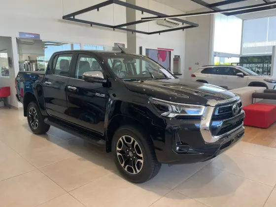 TOYOTA HILUX 2.8 D-4D TURBO DIESEL CD SRX 4X4 AUTOMÁTICO