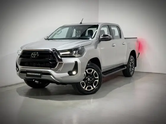 TOYOTA HILUX 2.8 D-4D TURBO DIESEL CD SRX 4X4 AUTOMÁTICO