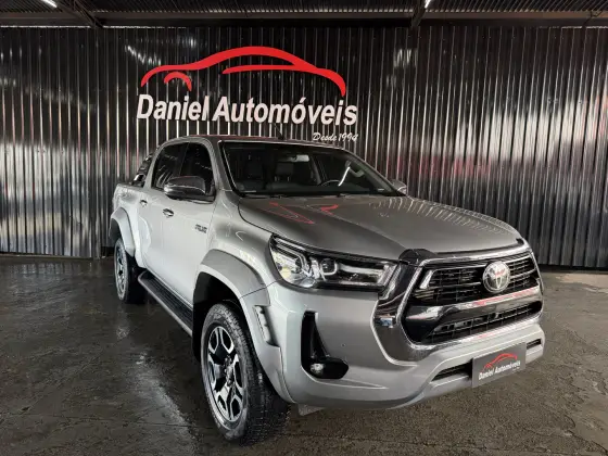 TOYOTA HILUX 2.8 D-4D TURBO DIESEL CD SRX PLUS 4X4 AUTOMÁTICO TOYOTA HILUX 2.8 D-4D TURBO DIESEL CD SRX PLUS 4X4 AUTOMÁTICO