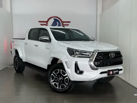 TOYOTA HILUX 2.8 D-4D TURBO DIESEL CD SRX PLUS 4X4 AUTOMÁTICO