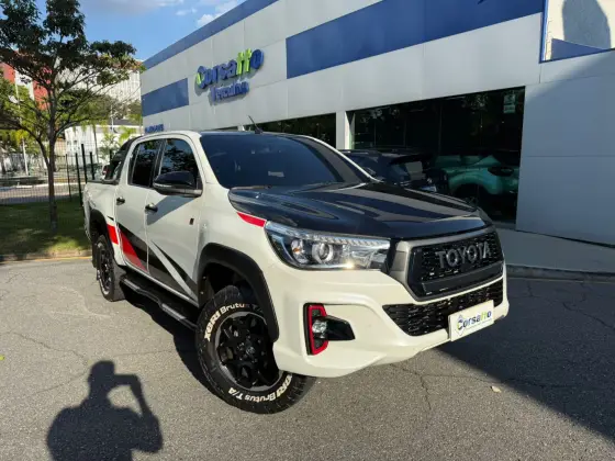 TOYOTA HILUX 2.8 GR SPORT 4X4 CD 16V DIESEL 4P AUTOMÁTICO