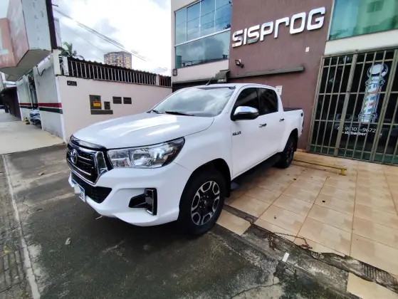 TOYOTA HILUX 2.8 SR 4X4 CD 16V DIESEL 4P AUTOMÁTICO