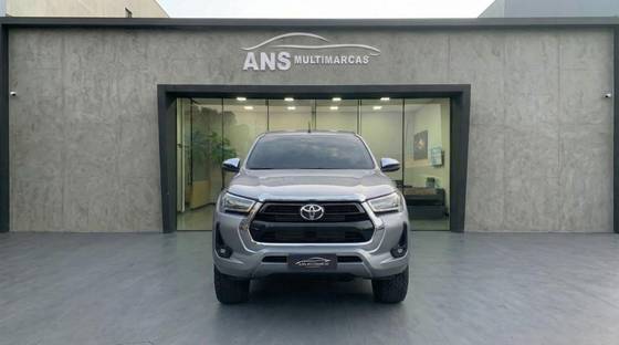 TOYOTA HILUX 2.8 D-4D TURBO DIESEL CD SRV 4X4 AUTOMÁTICO