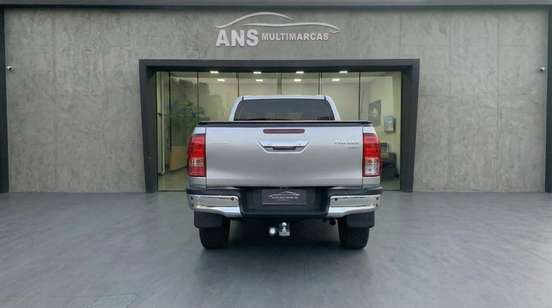 TOYOTA-HILUX-2021