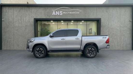 TOYOTA-HILUX-2021