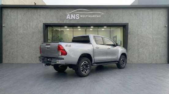 TOYOTA-HILUX-2021