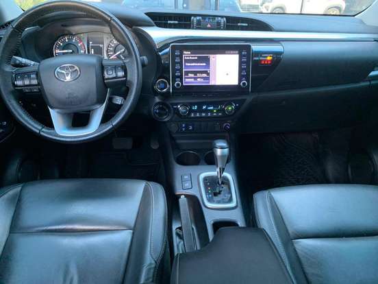 TOYOTA-HILUX-2021