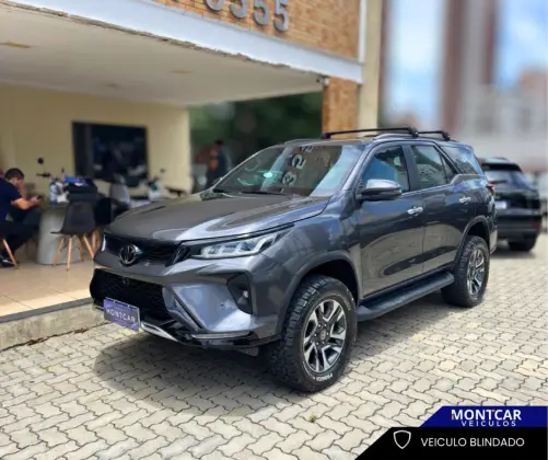 TOYOTA HILUX SW4 2.8 D-4D TURBO DIESEL DIAMOND 7L 4X4 AUTOMÁTICO