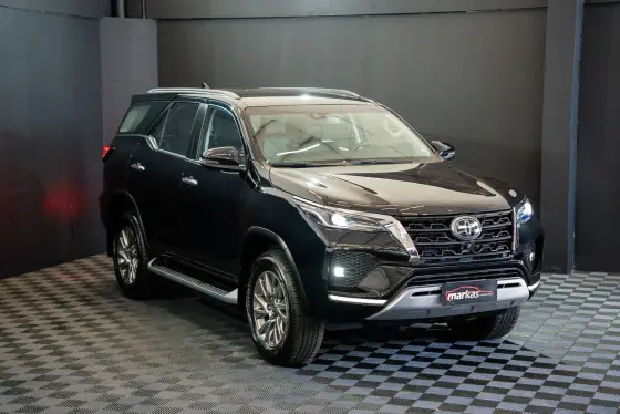 TOYOTA HILUX SW4 2.8 D-4D TURBO DIESEL SRX 4X4 AUTOMÁTICO