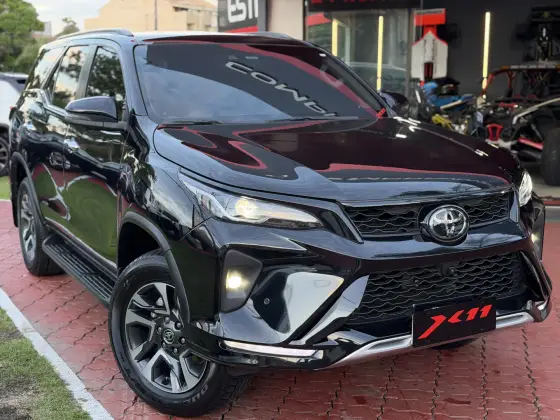 TOYOTA HILUX SW4 2.8 D-4D TURBO DIESEL SRX PLATINUM 7L 4X4 AUTOMÁTICO