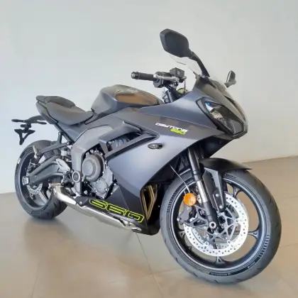 TRIUMPH DAYTONA 660 