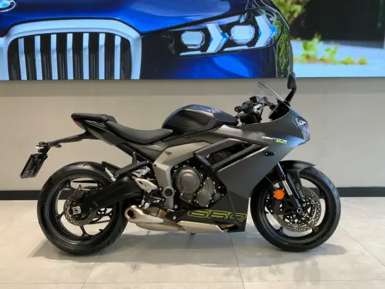 TRIUMPH DAYTONA 660 