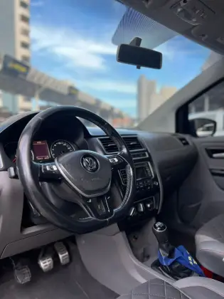 VOLKSWAGEN FOX 1.6 MSI HIGHLINE 16V FLEX 4P MANUAL