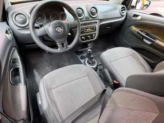 VOLKSWAGEN-VOYAGE-2013
