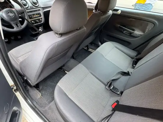 VOLKSWAGEN-VOYAGE-1.6 MI 8V FLEX 4P MANUAL VOLKSWAGEN-VOYAGE-2013