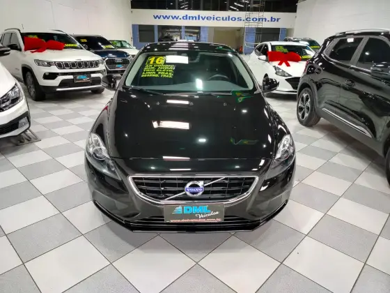 VOLVO V40 2.0 T4 MOMENTUM GASOLINA 4P AUTOMÁTICO