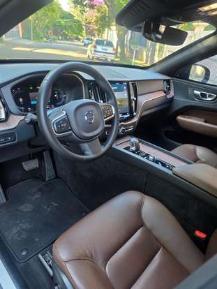 VOLVO-XC60-2023