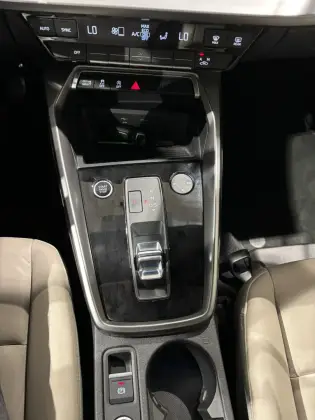 /en/city/cate-car-used-car/audi-a3-2024-2-0-40-tfsi-mhev-sedan-s-line-s-tronic-43996807507805184/-16