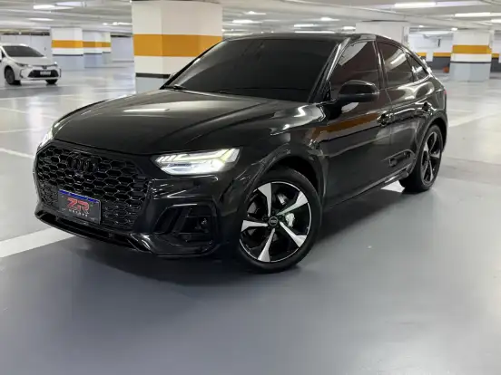 AUDI-Q5-2021