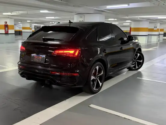 AUDI-Q5-2021