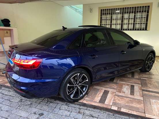AUDI-A4-2021