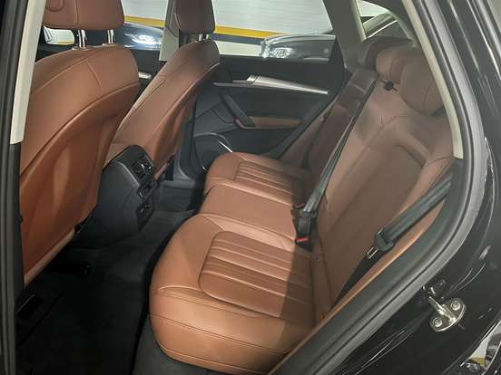 AUDI-Q5-2021