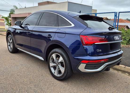 AUDI-Q5-2022