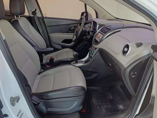 CHEVROLET-TRACKER-2015