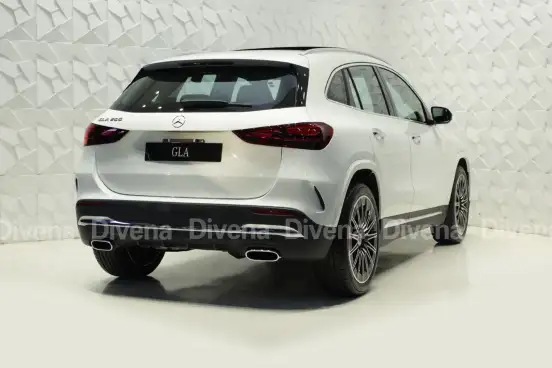 MERCEDES-BENZ-GLA 200-2025