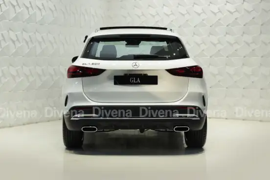 MERCEDES-BENZ-GLA 200-2025