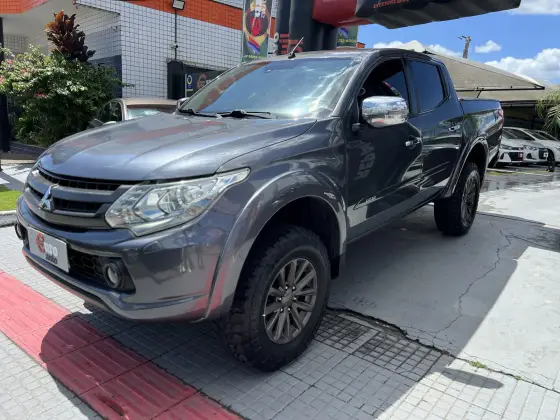 MITSUBISHI L200 TRITON 2.4 16V TURBO DIESEL SPORT HPE-S CD 4P 4X4 AUTOMÁTICO