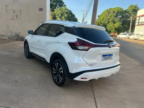 NISSAN-KICKS-2023