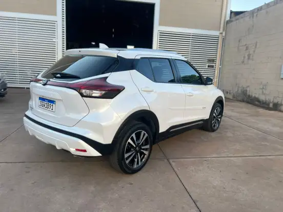 NISSAN-KICKS-2023
