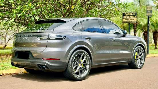 PORSCHE-CAYENNE-2021