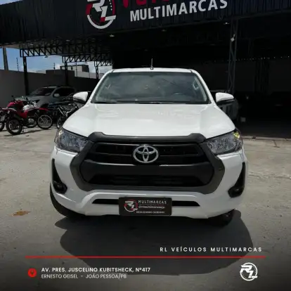 TOYOTA-HILUX-2023