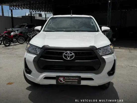 TOYOTA-HILUX-2.8 D-4D TURBO DIESEL CD SR 4X4 AUTOMÁTICO TOYOTA-HILUX-2023