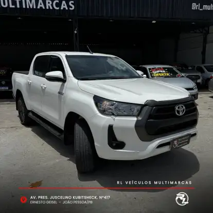 TOYOTA-HILUX-2023