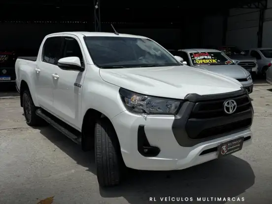 TOYOTA-HILUX-2.8 D-4D TURBO DIESEL CD SR 4X4 AUTOMÁTICO TOYOTA-HILUX-2023