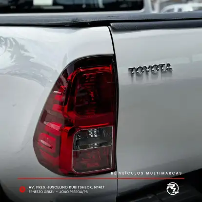 TOYOTA-HILUX-2023