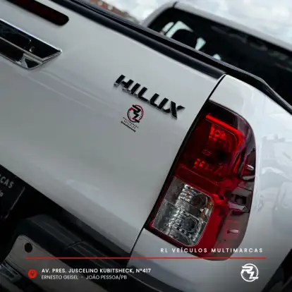 TOYOTA-HILUX-2.8 D-4D TURBO DIESEL CD SR 4X4 AUTOMÁTICO TOYOTA-HILUX-2023