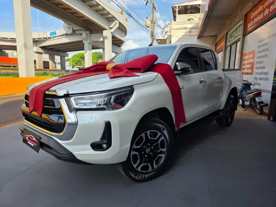 TOYOTA HILUX 2.8 D-4D TURBO DIESEL CD SRX 4X4 AUTOMÁTICO